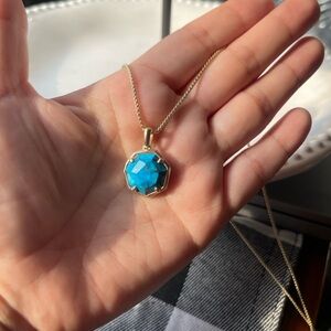 Kendra Scott Elegant Gold and Blue Pendant Necklace